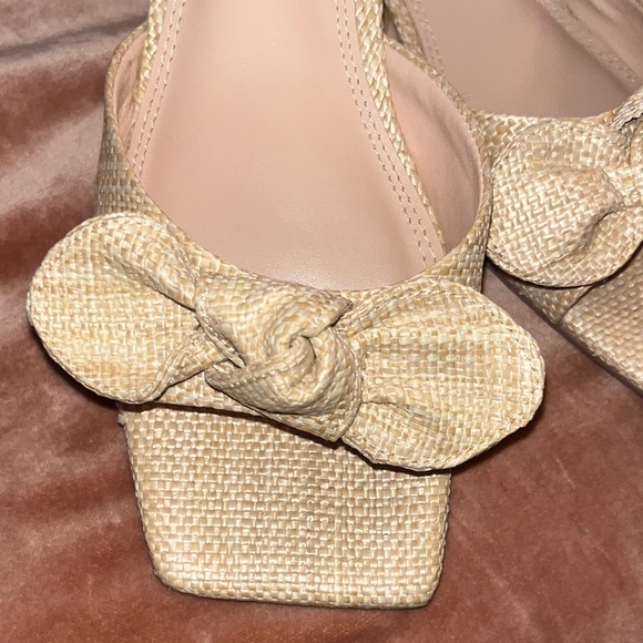 Steven by Steve Madden Elegant Gold Bow Heels - Picture 4 of 8
